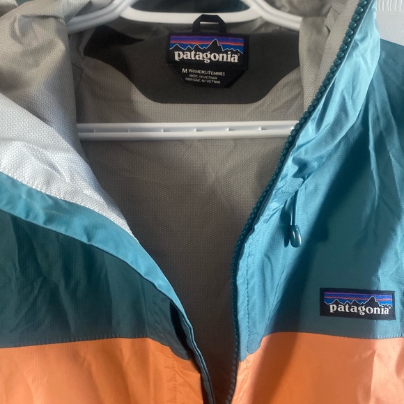 SOLD! Patagonia Torrentshell 3L - Picture 2 of 4